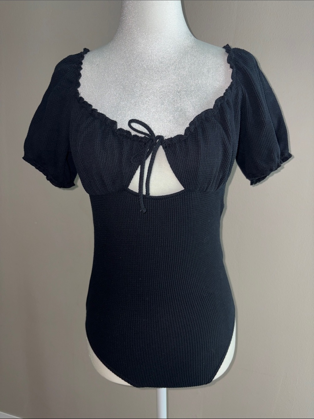 Topshop - Black Tie-Key Hole Puff Sleeve Bodysuit